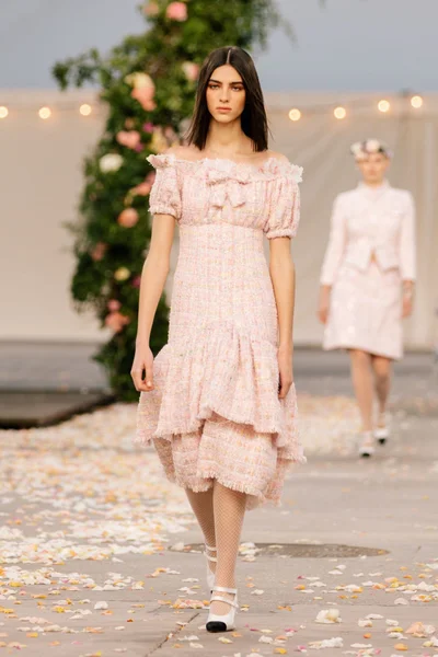 Look 10